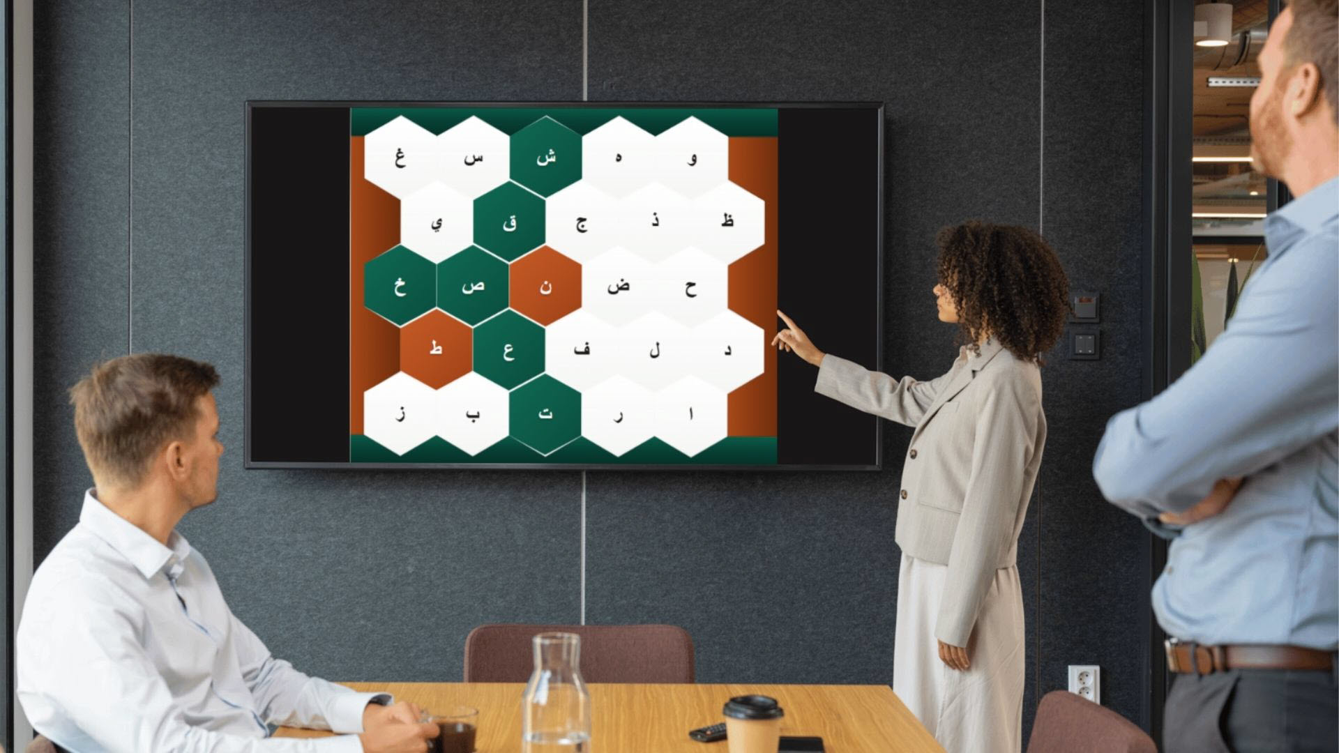 لقطة من تجربة العرض — سداسيات